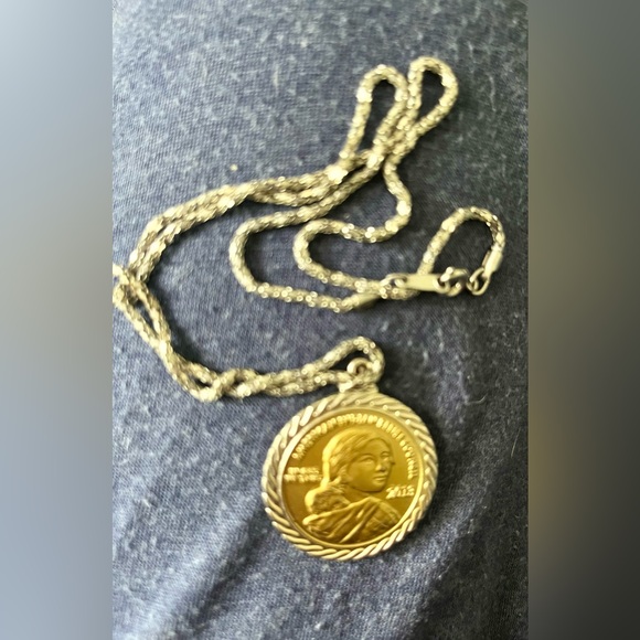 American Indian Relief council 2013 coin Pendant On Silver-Tone Chain - Picture 6 of 7